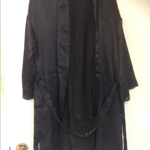 VS Black vintage kimono robe - Picture 4 of 8